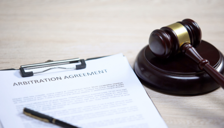 Avoiding hybrid arbitration clause in a commercial agreement : an analysis